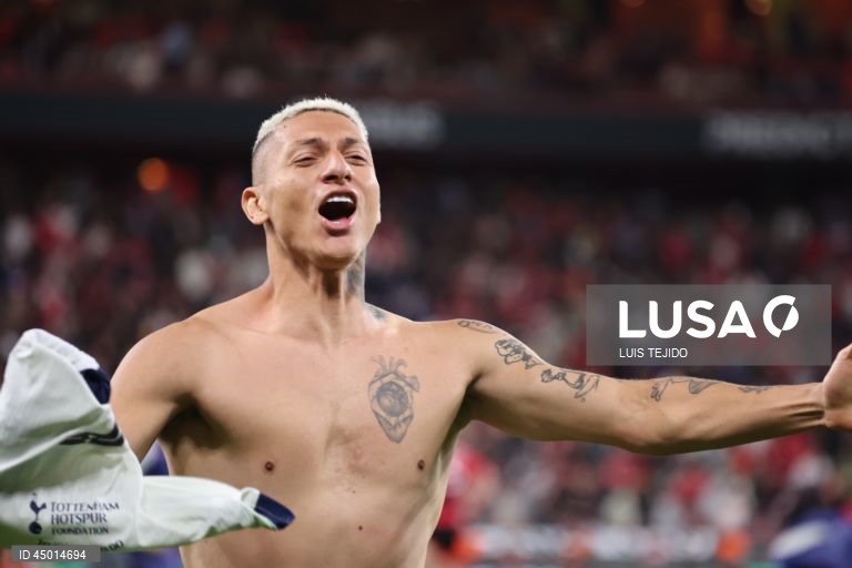O Tottenham conquistou hoje a Liga Europa em futebol, o seu primeiro troféu desde 2007/08, ao bater na final o Manchester United, do treinador português Ruben Amorim, por 1-0, assegurando um lugar na ‘Champions’ 2025/26.