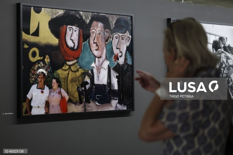 Visita de imprensa à exposição "Venham Mais Cinco: O Olhar Estrangeiro sobre a Revolução Portuguesa", no Parque Empresarial da Mutela (antiga Lisnave) em Almada, 23 de maio de 2025. TIAGO PETINGA/LUSA