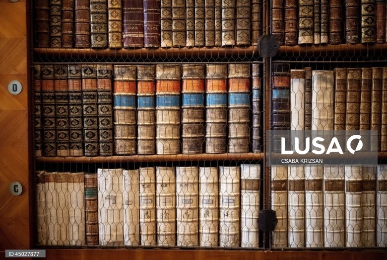 Hungria: Biblioteca da Abadia de Pannonhalma