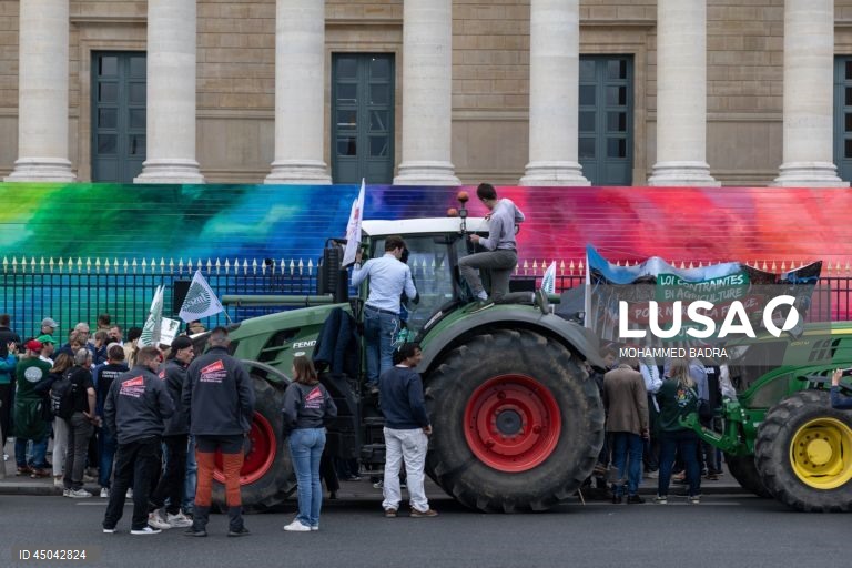 França: Agricultores protestam em Paris