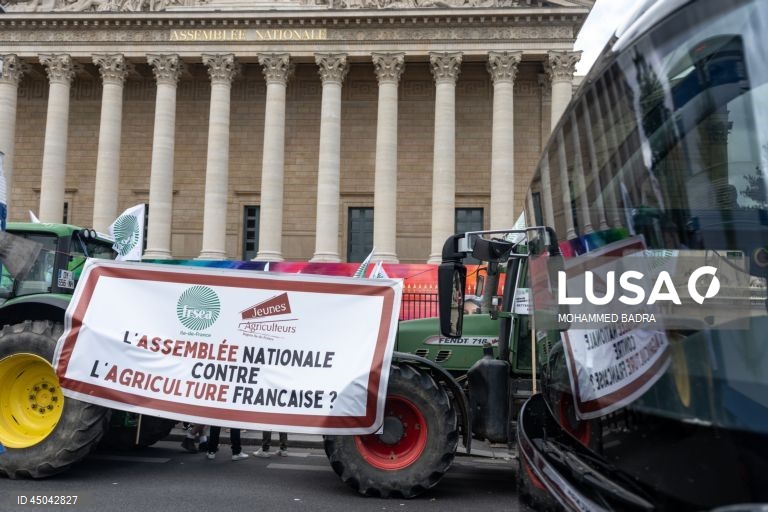 França: Agricultores protestam em Paris