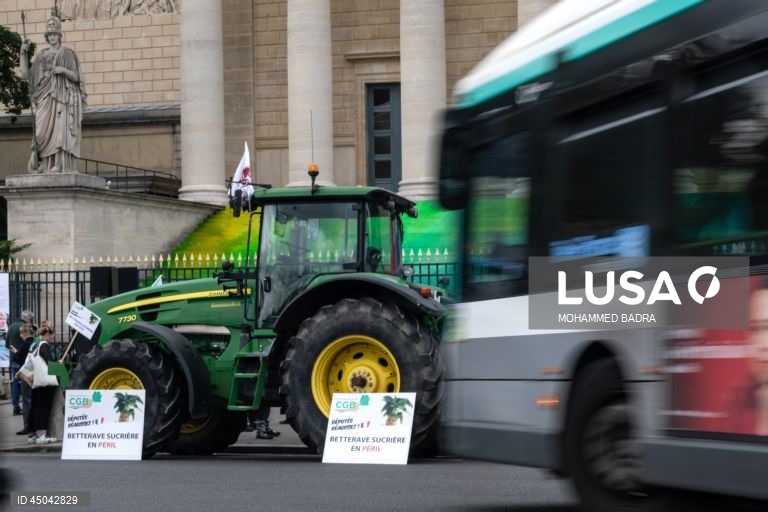 França: Agricultores protestam em Paris