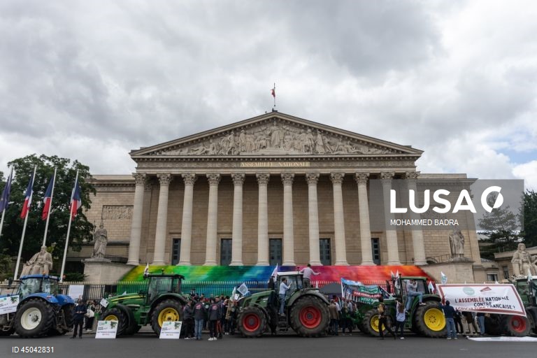França: Agricultores protestam em Paris