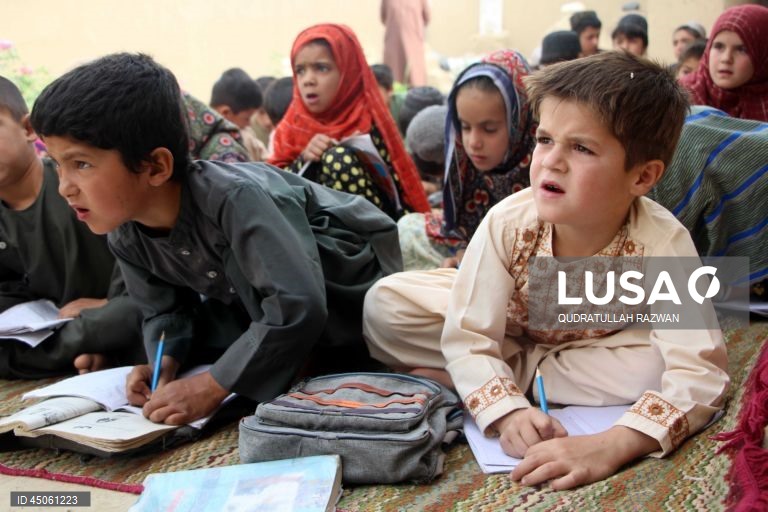 Afeganistão: Fundação Sherzad promove educação primária em Kandahar
