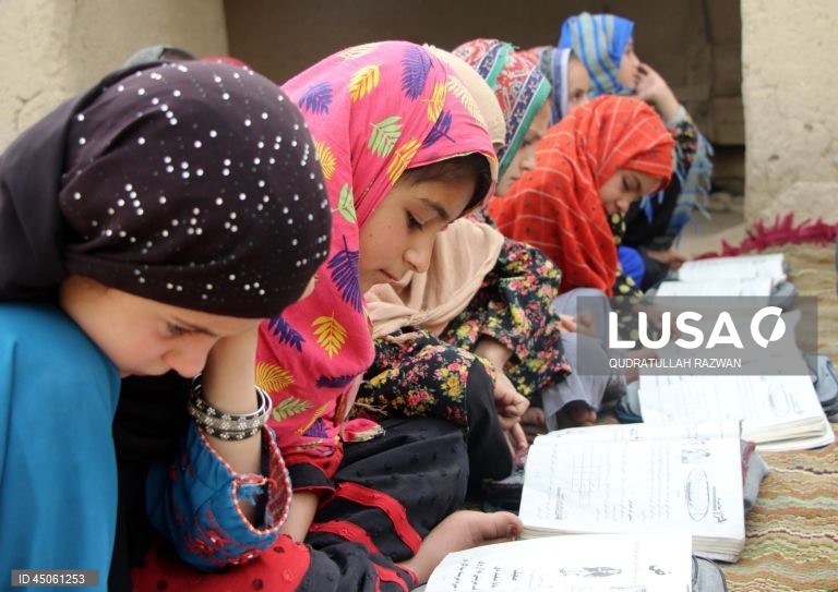 Afeganistão: Fundação Sherzad promove educação primária em Kandahar