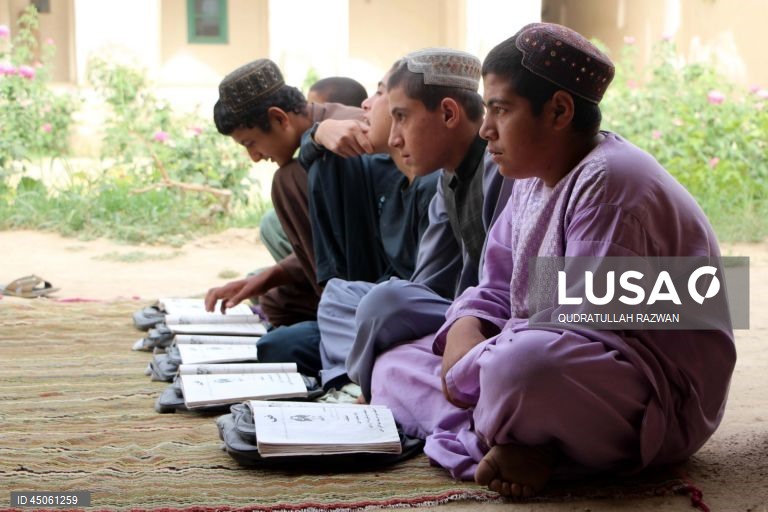 Afeganistão: Fundação Sherzad promove educação primária em Kandahar