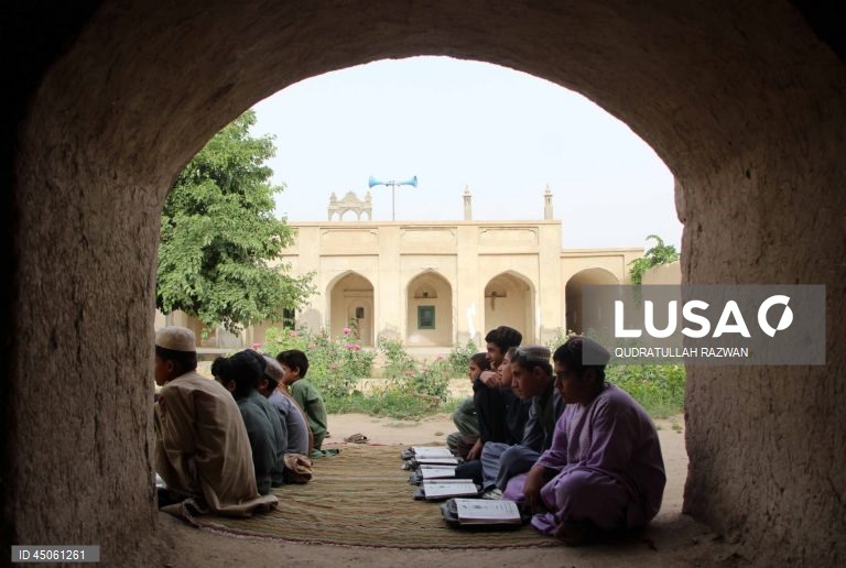 Afeganistão: Fundação Sherzad promove educação primária em Kandahar