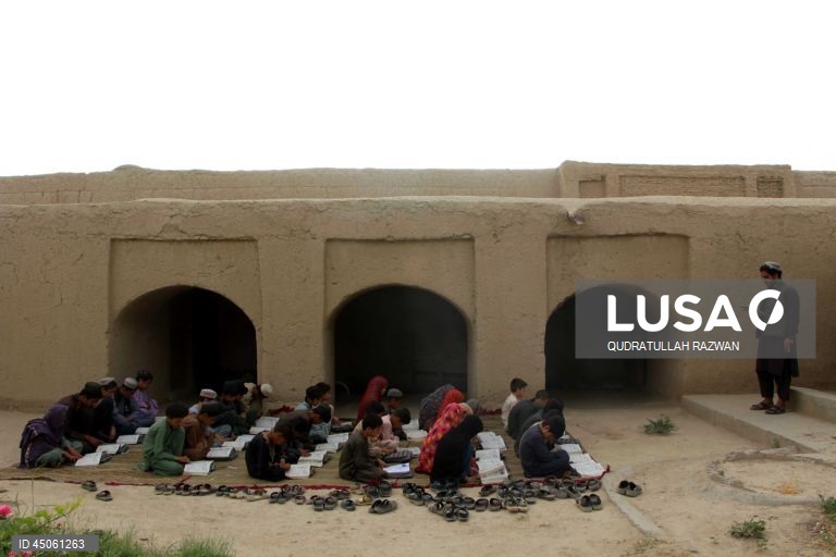 Afeganistão: Fundação Sherzad promove educação primária em Kandahar