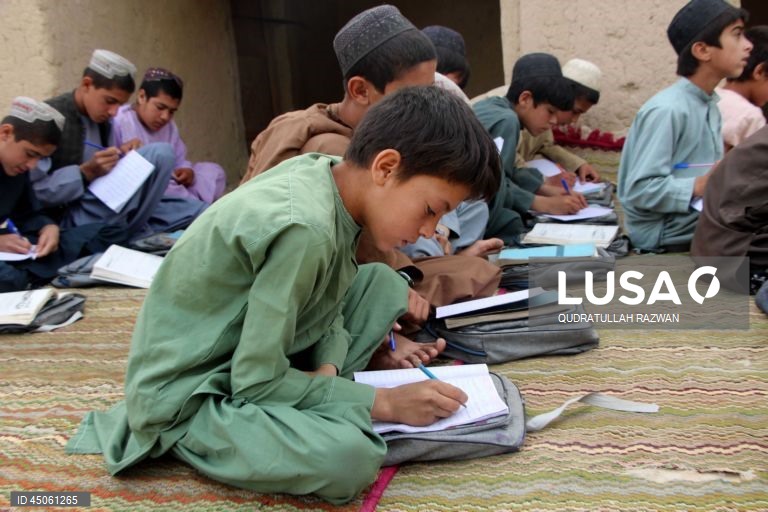 Afeganistão: Fundação Sherzad promove educação primária em Kandahar