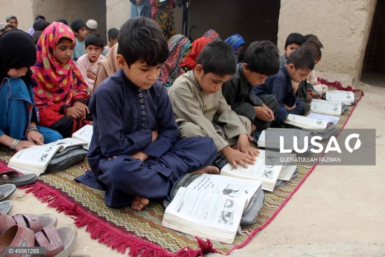 Afeganistão: Fundação Sherzad promove educação primária em Kandahar