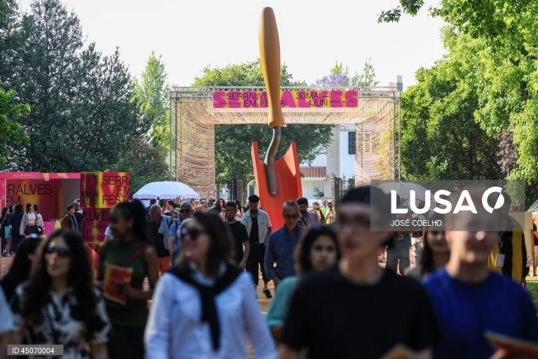 Visitantes do Serralves em Festa 2025, nos jardins do Muses de Serralves, no Porto, 30 de maio de 2025. JOSÉ COELHO/LUSA