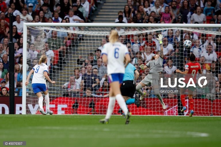 A seleção portuguesa feminina de futebol somou hoje a terceira derrota seguida na Liga das Nações, por culpa da entrada péssima em Wembley, diante da campeã europeia Inglaterra (6-0), que fez o que quis das portuguesas.