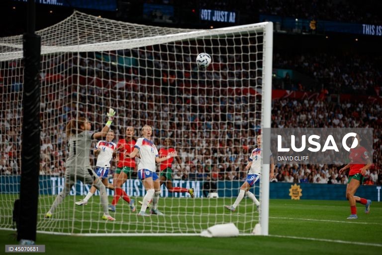 A seleção portuguesa feminina de futebol somou hoje a terceira derrota seguida na Liga das Nações, por culpa da entrada péssima em Wembley, diante da campeã europeia Inglaterra (6-0), que fez o que quis das portuguesas.