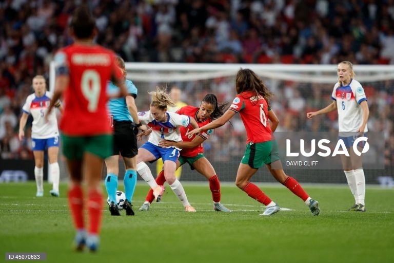 A seleção portuguesa feminina de futebol somou hoje a terceira derrota seguida na Liga das Nações, por culpa da entrada péssima em Wembley, diante da campeã europeia Inglaterra (6-0), que fez o que quis das portuguesas.
