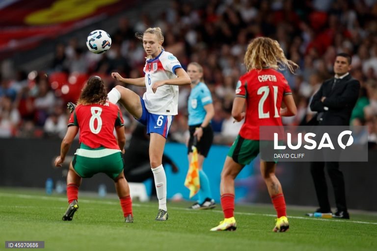 A seleção portuguesa feminina de futebol somou hoje a terceira derrota seguida na Liga das Nações, por culpa da entrada péssima em Wembley, diante da campeã europeia Inglaterra (6-0), que fez o que quis das portuguesas.