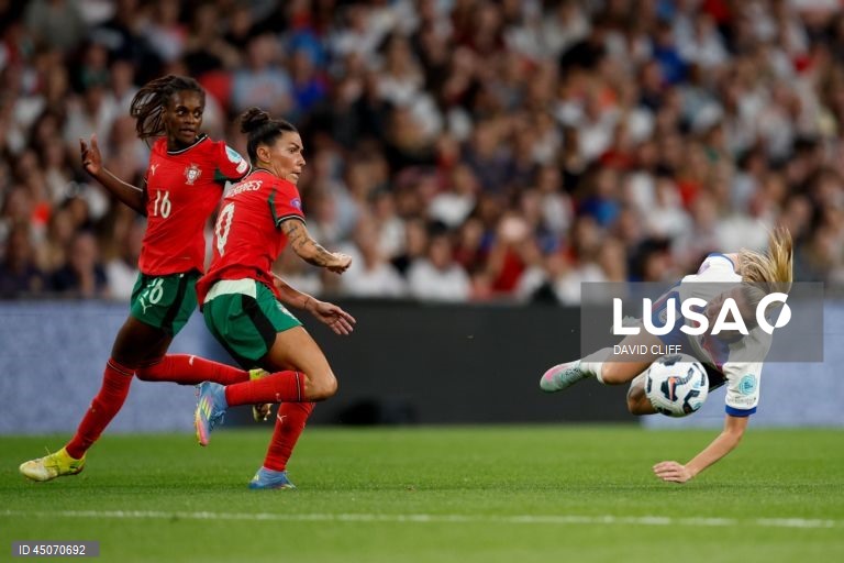 A seleção portuguesa feminina de futebol somou hoje a terceira derrota seguida na Liga das Nações, por culpa da entrada péssima em Wembley, diante da campeã europeia Inglaterra (6-0), que fez o que quis das portuguesas.