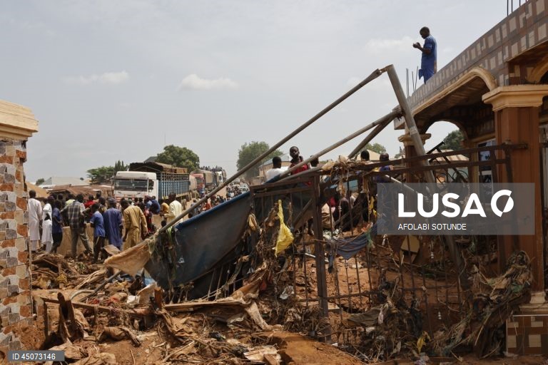 Nigéria: Mais de uma centena de mortos em inundações repentinas