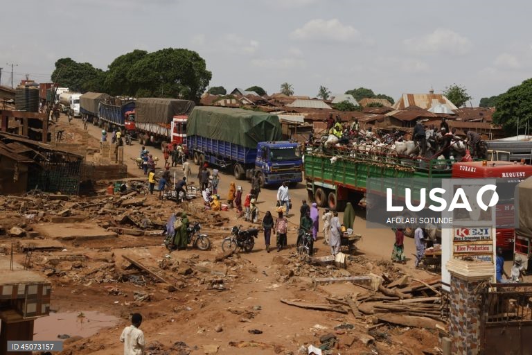 Nigéria: Mais de uma centena de mortos em inundações repentinas