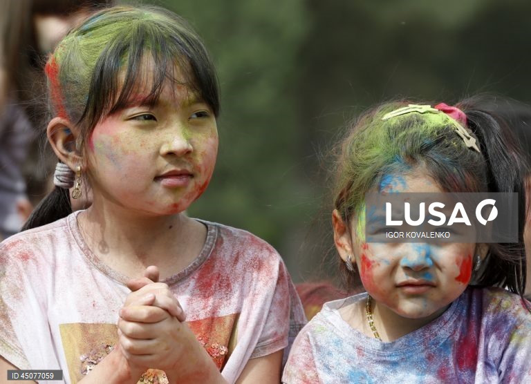  Quirguistão: Festival das Cores em Bishkek