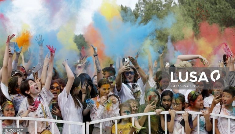  Quirguistão: Festival das Cores em Bishkek