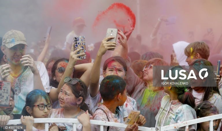  Quirguistão: Festival das Cores em Bishkek