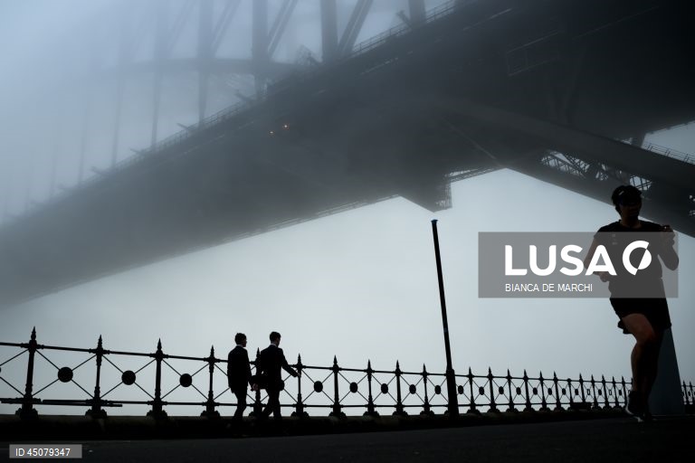 Austrália: Nevoeiro espesso cobre Sydney