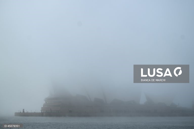 Austrália: Nevoeiro espesso cobre Sydney