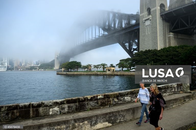 Austrália: Nevoeiro espesso cobre Sydney