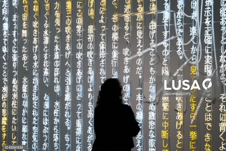 Austrália: Exposição de Cerith Wyn Evans no Museu de Arte Contemporânea em Sidnei