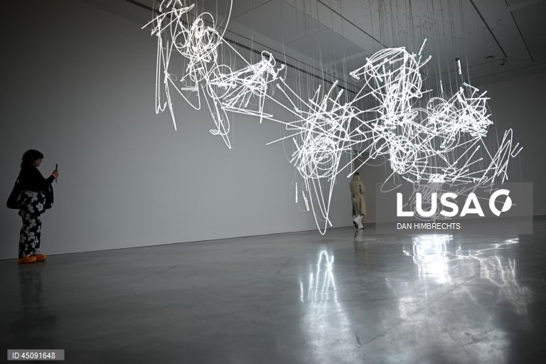 Austrália: Exposição de Cerith Wyn Evans no Museu de Arte Contemporânea em Sidnei