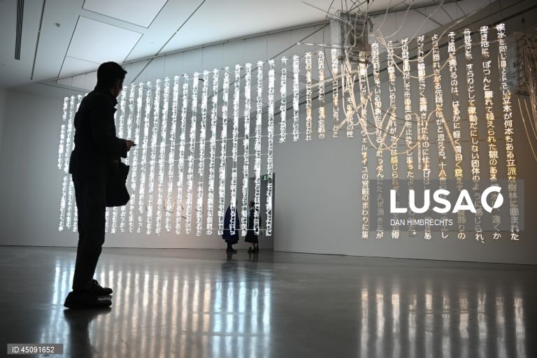 Austrália: Exposição de Cerith Wyn Evans no Museu de Arte Contemporânea em Sidnei