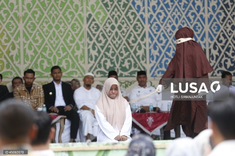 Indonésia: Aplicação da Lei da Sharia com punição por chicotadas em Banda Aceh