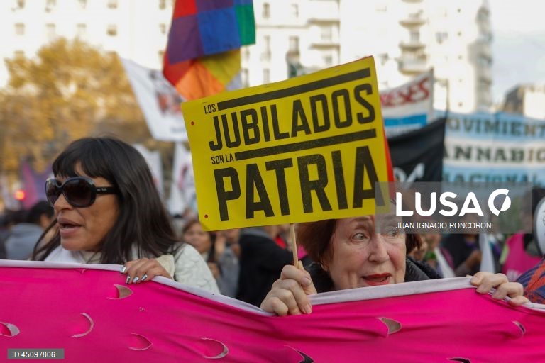 Argentina: Manifestação em Buenos Aires pelo aumento das reformas