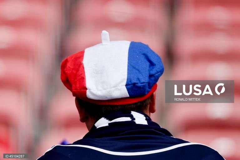 A detentora do título Espanha qualificou-se hoje para a final da quarta edição da Liga das Nações em futebol, marcando encontro para domingo com Portugal, ao vencer a França por 5-4, na segunda meia-final, em Estugarda, Alemanha.