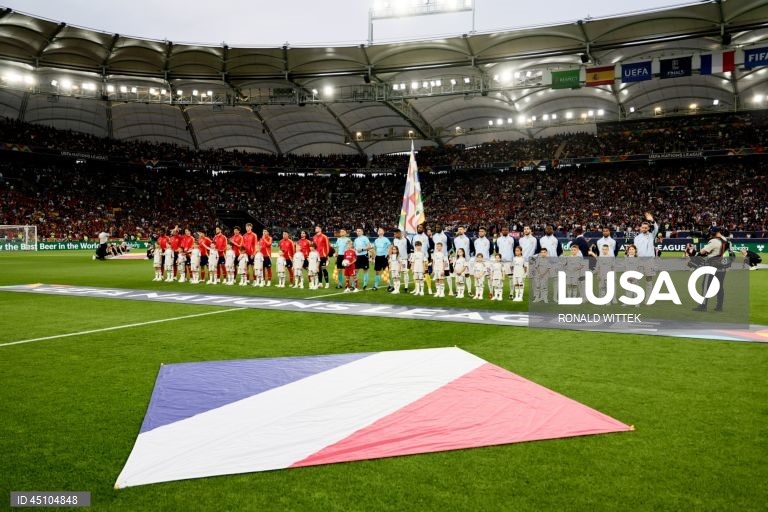 A detentora do título Espanha qualificou-se hoje para a final da quarta edição da Liga das Nações em futebol, marcando encontro para domingo com Portugal, ao vencer a França por 5-4, na segunda meia-final, em Estugarda, Alemanha.