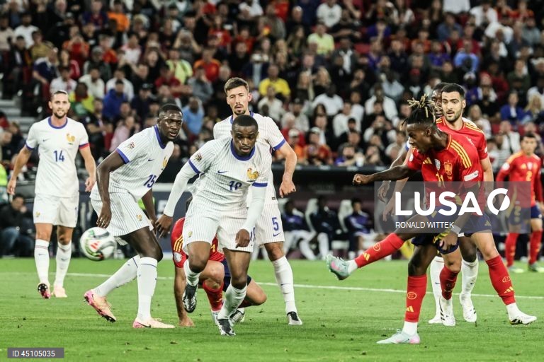 A detentora do título Espanha qualificou-se hoje para a final da quarta edição da Liga das Nações em futebol, marcando encontro para domingo com Portugal, ao vencer a França por 5-4, na segunda meia-final, em Estugarda, Alemanha.