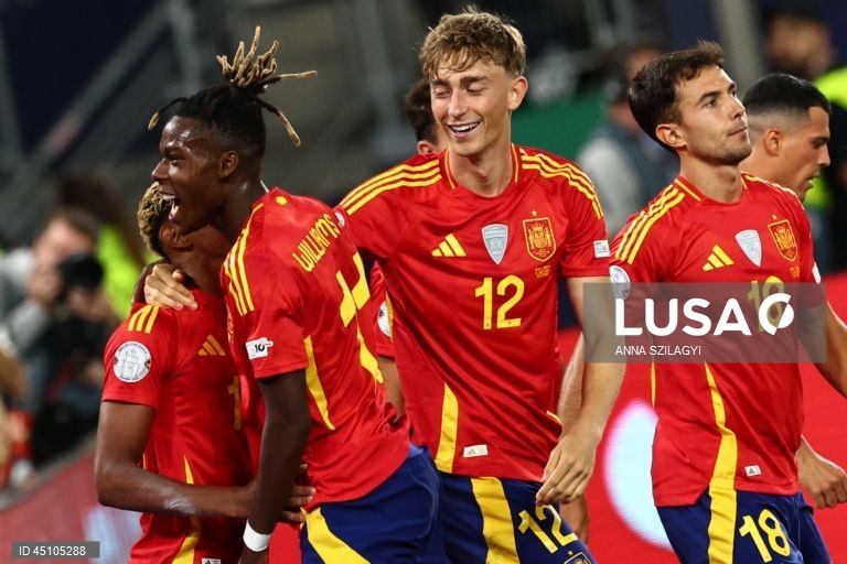 A detentora do título Espanha qualificou-se hoje para a final da quarta edição da Liga das Nações em futebol, marcando encontro para domingo com Portugal, ao vencer a França por 5-4, na segunda meia-final, em Estugarda, Alemanha.