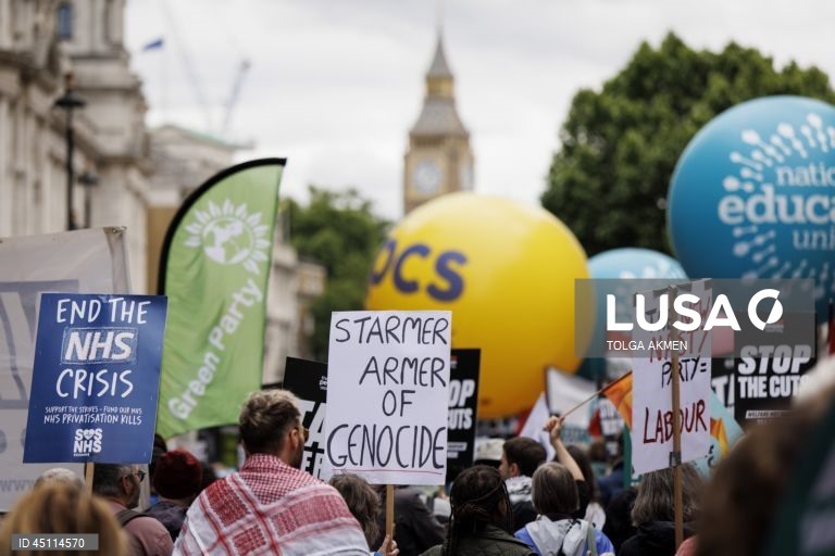 Londres: Marcha anti-austeridade contra cortes nas despesas públicas e reforma da segurança social