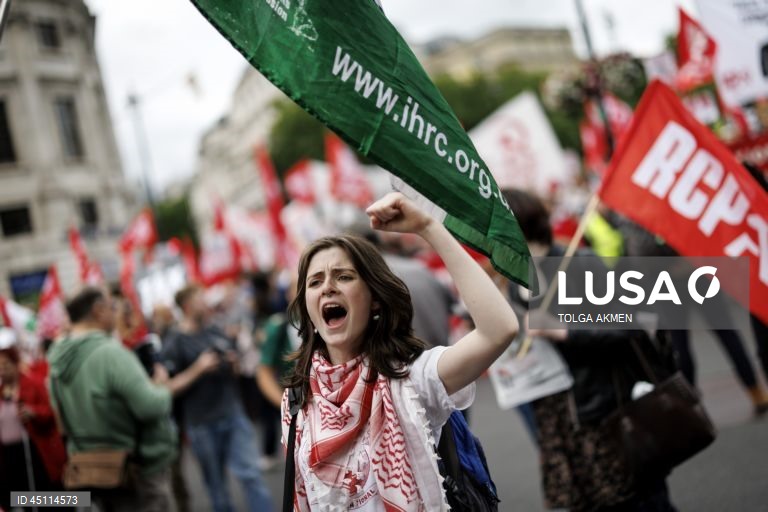 Londres: Marcha anti-austeridade contra cortes nas despesas públicas e reforma da segurança social