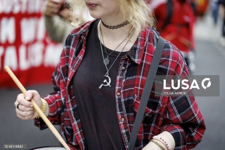 Londres: Marcha anti-austeridade contra cortes nas despesas públicas e reforma da segurança social
