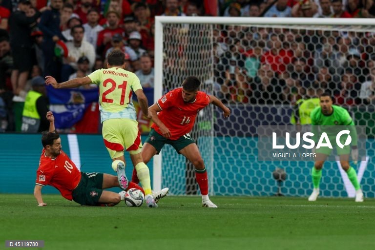 A seleção portuguesa conquistou hoje pela segunda vez a Liga das Nações de futebol, ao bater na final a Espanha por 5-3 no desempate por grandes penalidades, após 2-2 no final do tempo regulamentar e prolongamento.