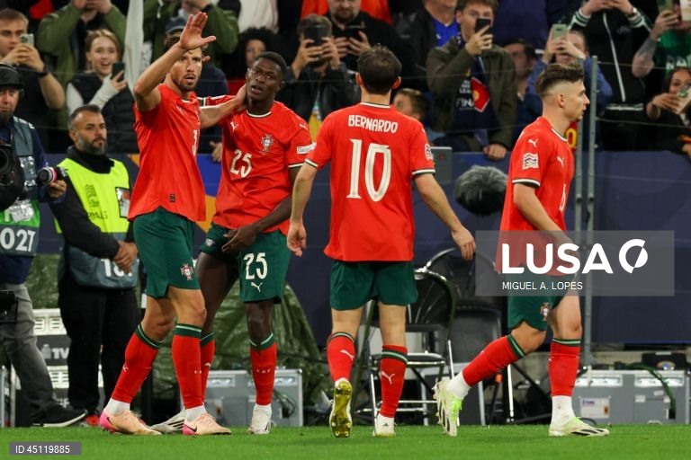 A seleção portuguesa conquistou hoje pela segunda vez a Liga das Nações de futebol, ao bater na final a Espanha por 5-3 no desempate por grandes penalidades, após 2-2 no final do tempo regulamentar e prolongamento.