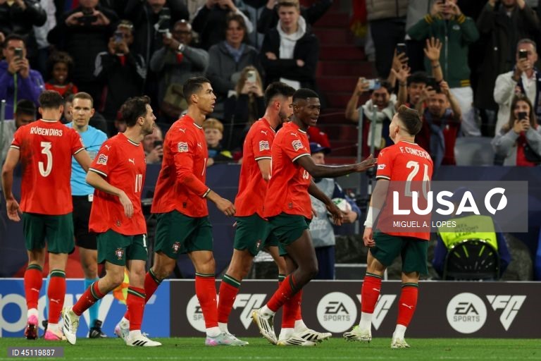A seleção portuguesa conquistou hoje pela segunda vez a Liga das Nações de futebol, ao bater na final a Espanha por 5-3 no desempate por grandes penalidades, após 2-2 no final do tempo regulamentar e prolongamento.