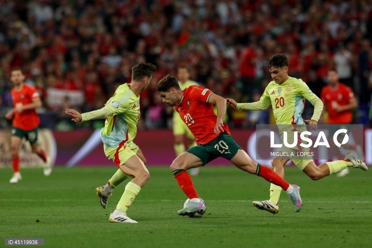 A seleção portuguesa conquistou hoje pela segunda vez a Liga das Nações de futebol, ao bater na final a Espanha por 5-3 no desempate por grandes penalidades, após 2-2 no final do tempo regulamentar e prolongamento.
