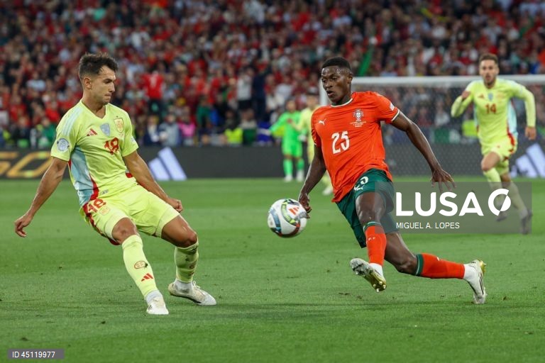 A seleção portuguesa conquistou hoje pela segunda vez a Liga das Nações de futebol, ao bater na final a Espanha por 5-3 no desempate por grandes penalidades, após 2-2 no final do tempo regulamentar e prolongamento.