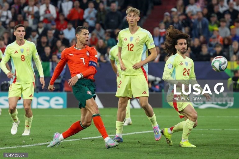 A seleção portuguesa conquistou hoje pela segunda vez a Liga das Nações de futebol, ao bater na final a Espanha por 5-3 no desempate por grandes penalidades, após 2-2 no final do tempo regulamentar e prolongamento.