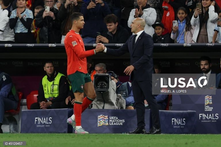 A seleção portuguesa conquistou hoje pela segunda vez a Liga das Nações de futebol, ao bater na final a Espanha por 5-3 no desempate por grandes penalidades, após 2-2 no final do tempo regulamentar e prolongamento.