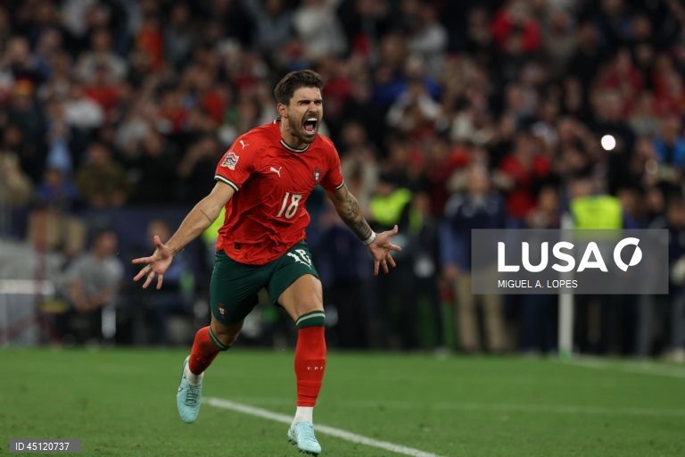 A seleção portuguesa conquistou hoje pela segunda vez a Liga das Nações de futebol, ao bater na final a Espanha por 5-3 no desempate por grandes penalidades, após 2-2 no final do tempo regulamentar e prolongamento.