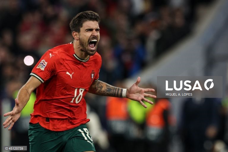 A seleção portuguesa conquistou hoje pela segunda vez a Liga das Nações de futebol, ao bater na final a Espanha por 5-3 no desempate por grandes penalidades, após 2-2 no final do tempo regulamentar e prolongamento.