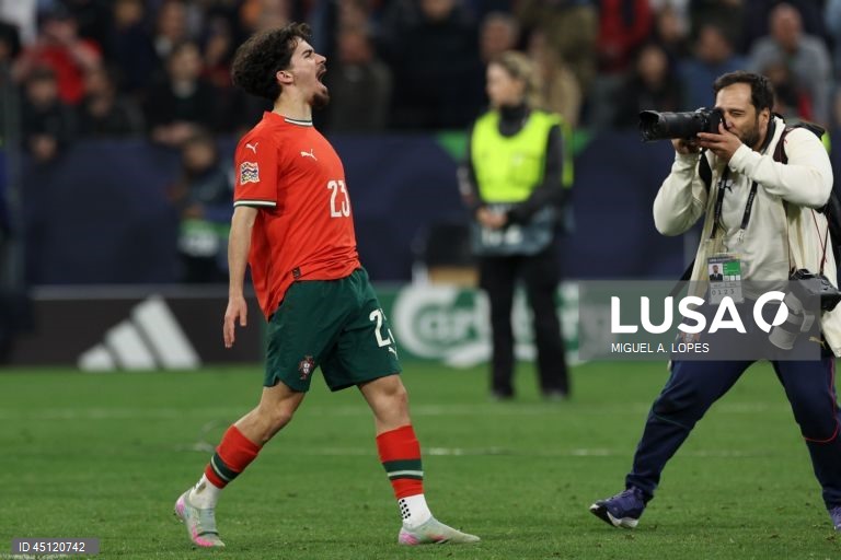 A seleção portuguesa conquistou hoje pela segunda vez a Liga das Nações de futebol, ao bater na final a Espanha por 5-3 no desempate por grandes penalidades, após 2-2 no final do tempo regulamentar e prolongamento.